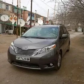 Toyota Sienna 2011