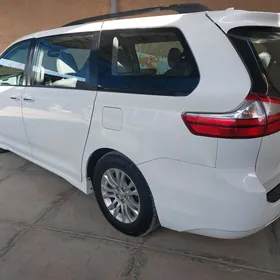 Toyota Sienna 2019