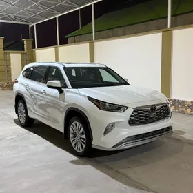 Toyota Highlander 2021