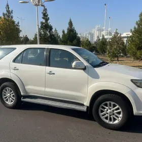 Toyota Fortuner 2013