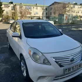 Nissan Versa 2011