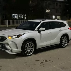 Toyota Highlander 2021