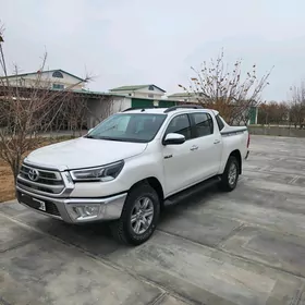 Toyota Hilux 2021