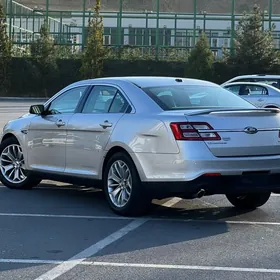 Ford Taurus 2017