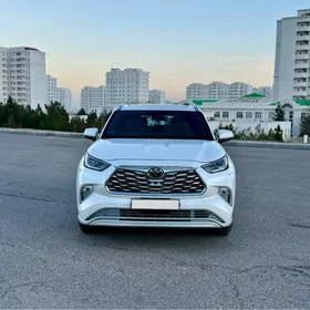 Toyota Highlander 2021