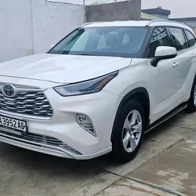 Toyota Highlander 2021