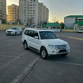 Mitsubishi Pajero 2008