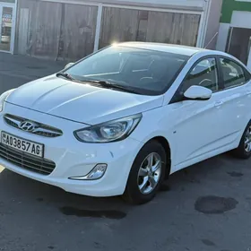 Hyundai Accent 2013