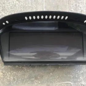 Bmw E60 monitor