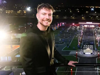 MrBeast täze tomaşasy üçin 14 million dollarlyk şäher gurdy