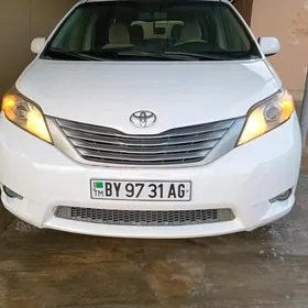 Toyota Sienna 2011