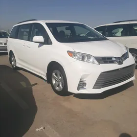 Toyota Sienna 2019