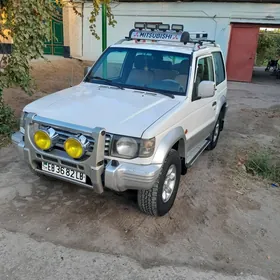 Mitsubishi Pajero 1996