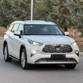 Toyota Highlander 2021