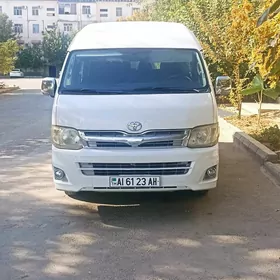 Toyota Hiace 2011