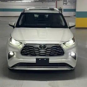 Toyota Highlander 2021