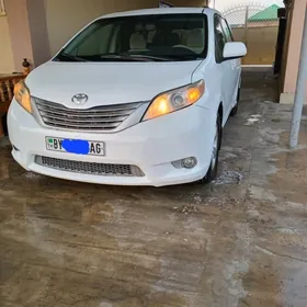 Toyota Sienna 2011