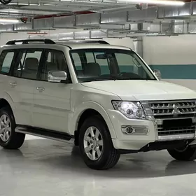 Mitsubishi Pajero 2020