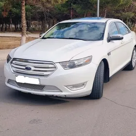 Ford Taurus 2016