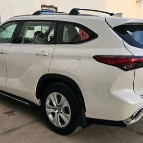 Toyota Highlander 2021