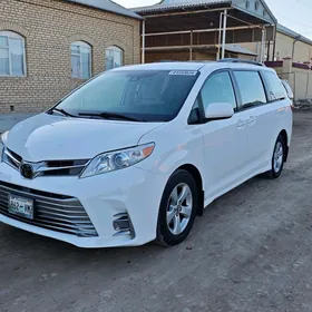 Toyota Sienna 2019