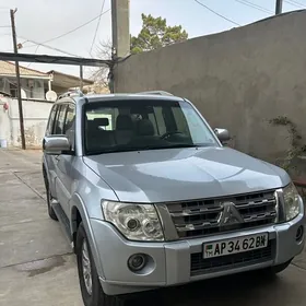 Mitsubishi Pajero 2010