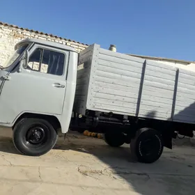 UAZ 452 1981