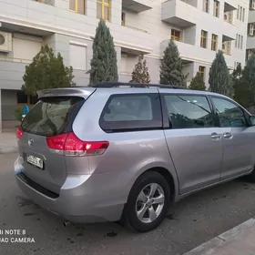 Toyota Sienna 2010