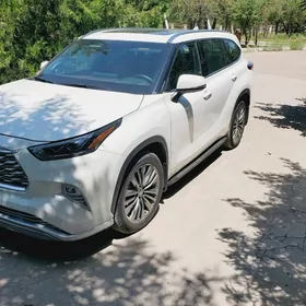 Toyota Highlander 2021