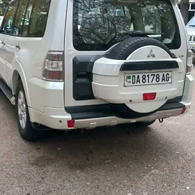 Mitsubishi Pajero 2014