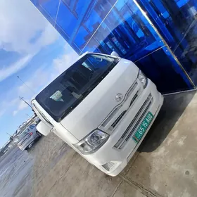 Toyota Hiace 2011