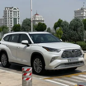 Toyota Highlander 2021