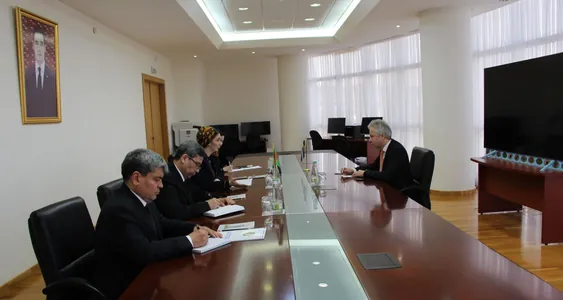 Замминистра иностранных дел Туркменистана провела встречу с послом Швеции