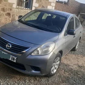 Nissan Versa 2012