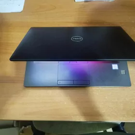 DELL notebuk i7 8nji pakalenýa