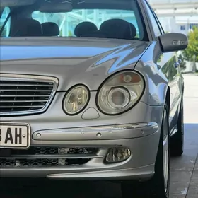 Mercedes-Benz E320 2005