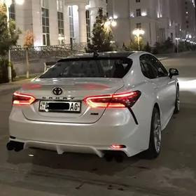 Toyota Camry 2019