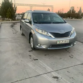 Toyota Sienna 2013