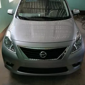 Nissan Versa 2012