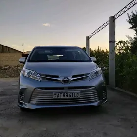 Toyota Sienna 2019