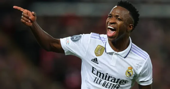 Marcа neşiriniň wersiýasy boýunça Winisius geçen möwsümiň iň gowy futbolçysy diýlip saýlandy