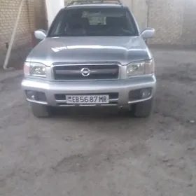 Nissan Pathfinder 2002