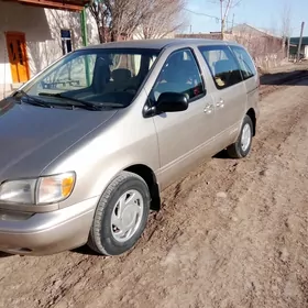 Toyota Sienna 1999