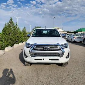 Toyota Hilux 2024