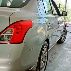 Nissan Versa 2012