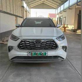 Toyota Highlander 2021