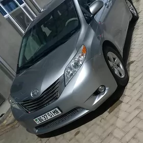 Toyota Sienna 2013