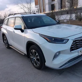 Toyota Highlander 2021