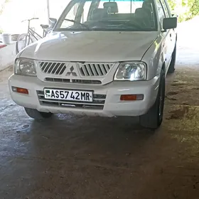 Mitsubishi L200 2005