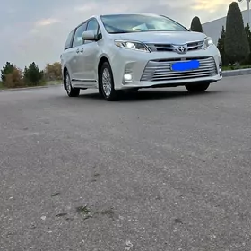 Toyota Sienna 2017